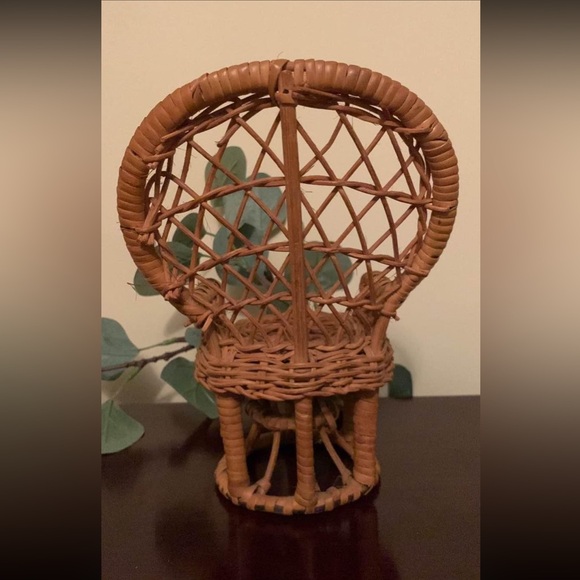 📌 Vintage Rattan Wicker Peacock
Doll Chair & Ottoman Plant Stand High Back Mini - Picture 4 of 6